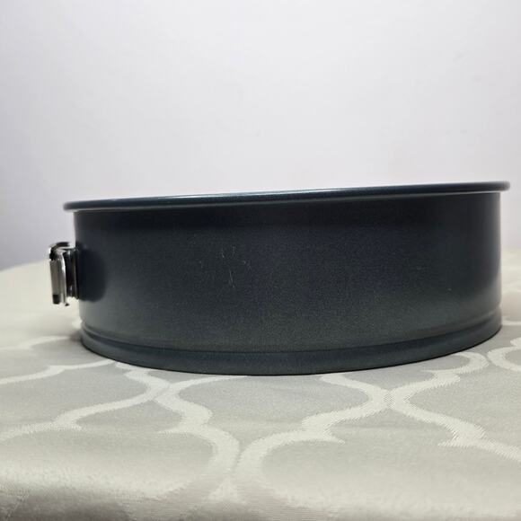 CHICAGO METALLIC Non-Stick Springform Cheesecake Cake Pan Form - Picture 5 of 7
